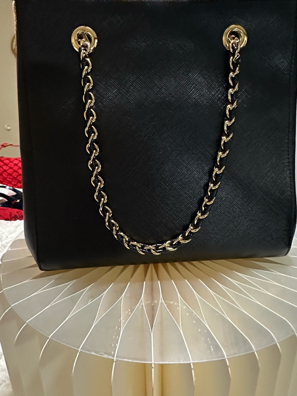 Salvatore Ferragamo Black Leather Shoulder Bag with Gold Chain and Vara Bow - Picture 5 of 10